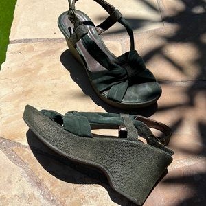 Made in italy Sundance catalog blue green sandals size 38